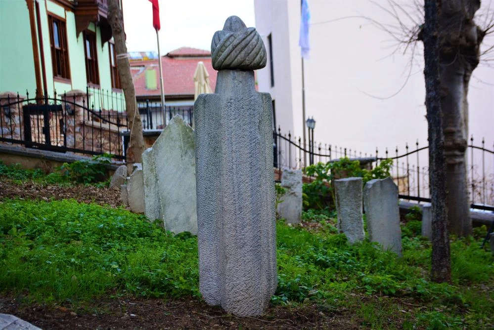 Bu caminin sırrı çözülemiyor: 390 yıldır ayakta! Dikkat çeken saat detayı